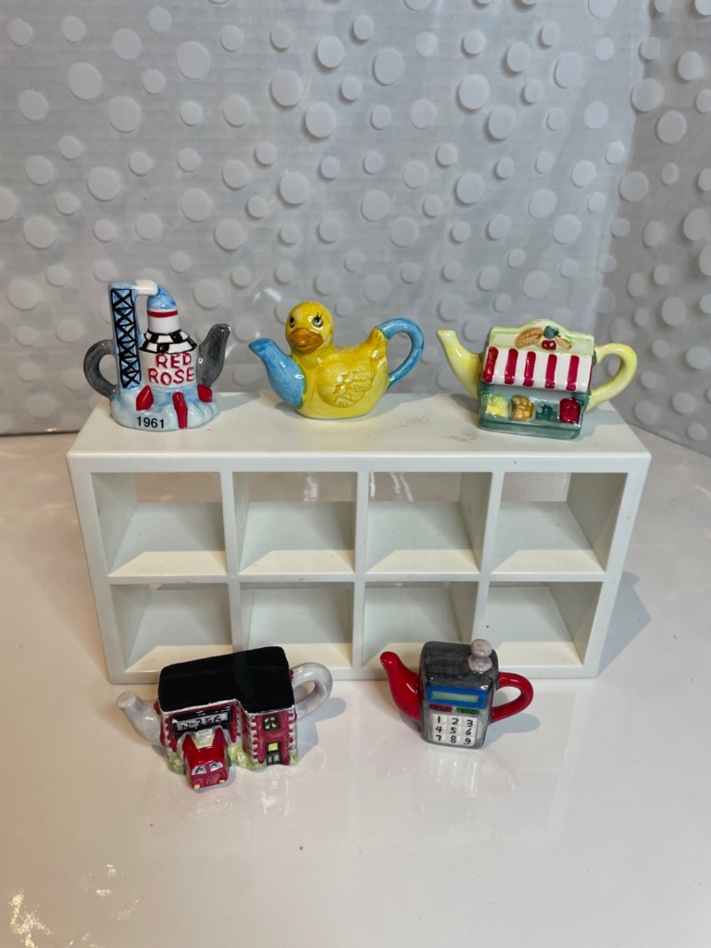 Vintage Red Rose 🌹Wade England Miniature Ceramic Teapots (5)